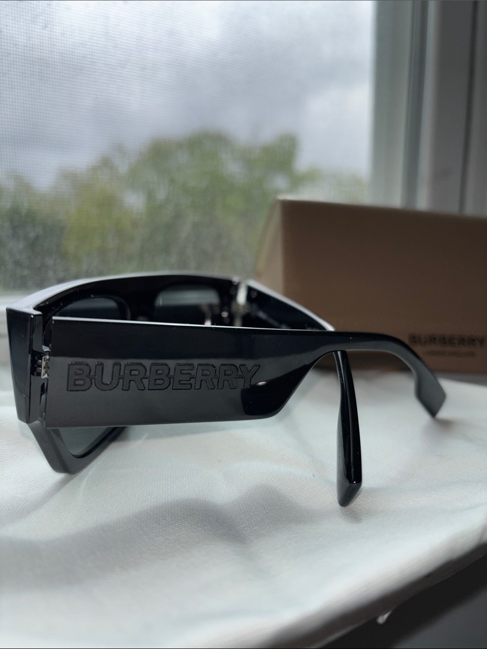 Burberry Black Rectangular Sunglasses with Dark Lenses - Picture 2 of 6